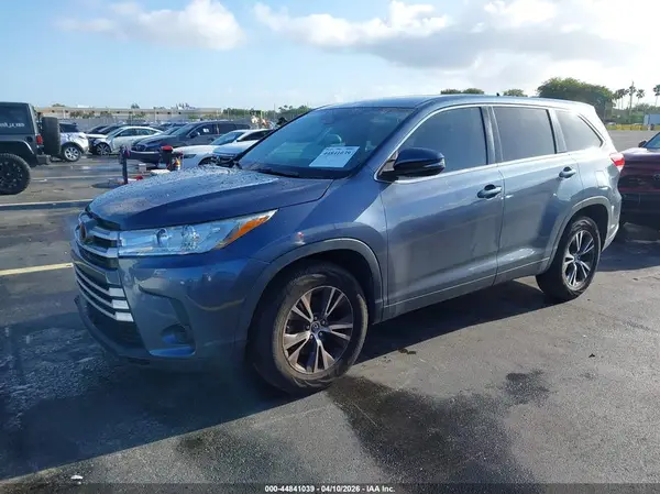 5TDZARFH5HS029413 2017 TOYOTA HIGHLANDER - Image 2