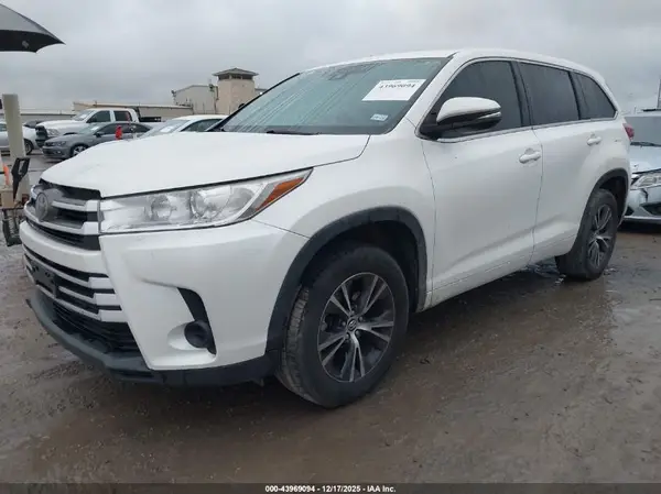 5TDZARFH5JS033404 2018 TOYOTA HIGHLANDER - Image 2