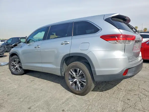 5TDZARFH5JS034892 2018 TOYOTA HIGHLANDER - Image 2