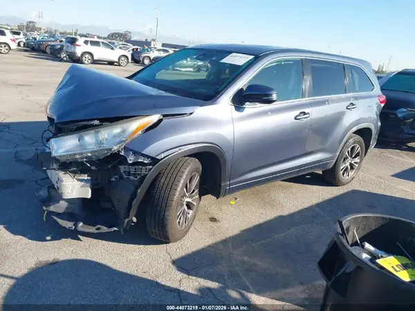 5TDZARFH5JS034925 2018 TOYOTA HIGHLANDER - Image 2