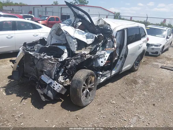 5TDZARFH5JS035802 2018 TOYOTA HIGHLANDER - Image 2