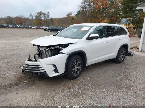 5TDZARFH5JS038876 2018 TOYOTA HIGHLANDER - Image 2