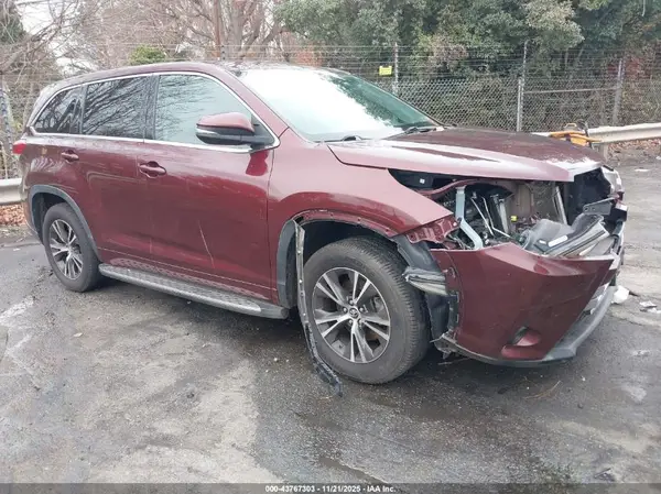 5TDZARFH5JS039655 2018 TOYOTA HIGHLANDER - Image 1