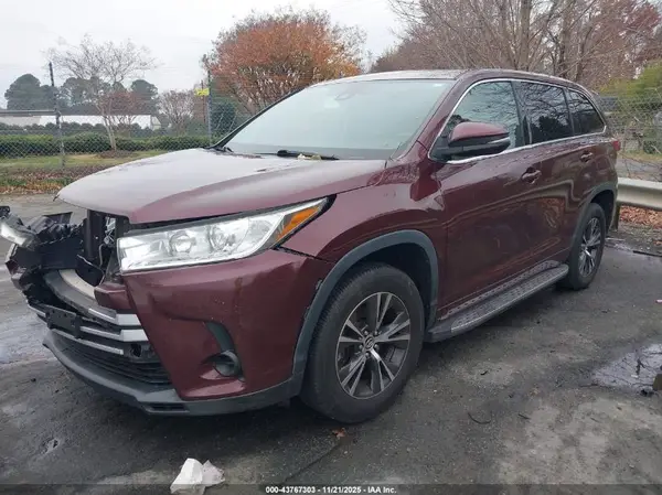 5TDZARFH5JS039655 2018 TOYOTA HIGHLANDER - Image 2