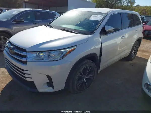 5TDZARFH5JS039770 2018 TOYOTA HIGHLANDER - Image 2