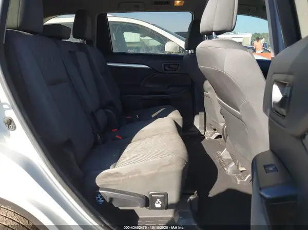 5TDZARFH5JS039770 2018 TOYOTA HIGHLANDER - Image 8