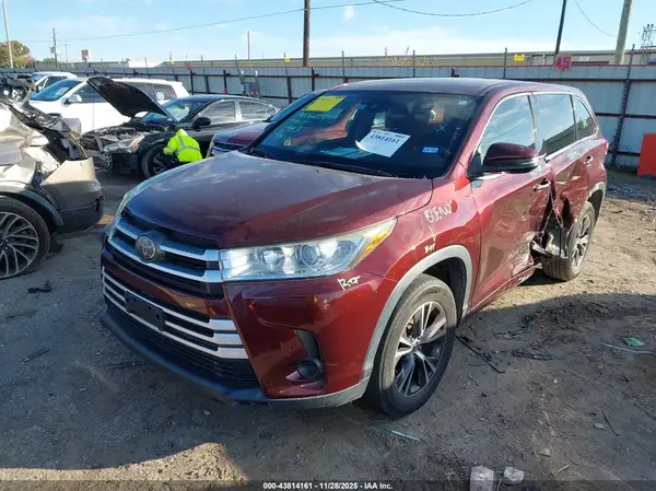 5TDZARFH5JS041213 2018 TOYOTA HIGHLANDER - Image 2