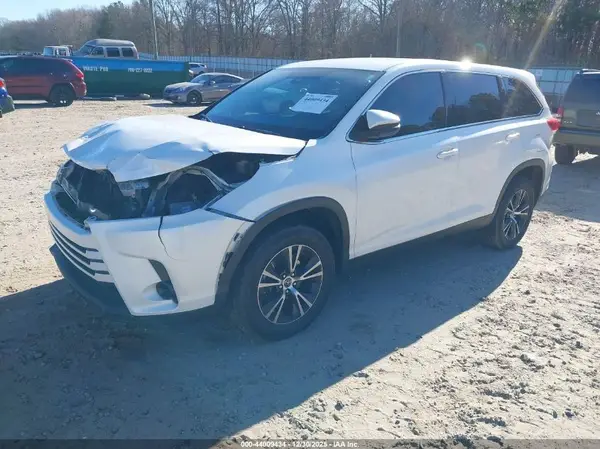 5TDZARFH5KS045408 2019 TOYOTA HIGHLANDER - Image 2