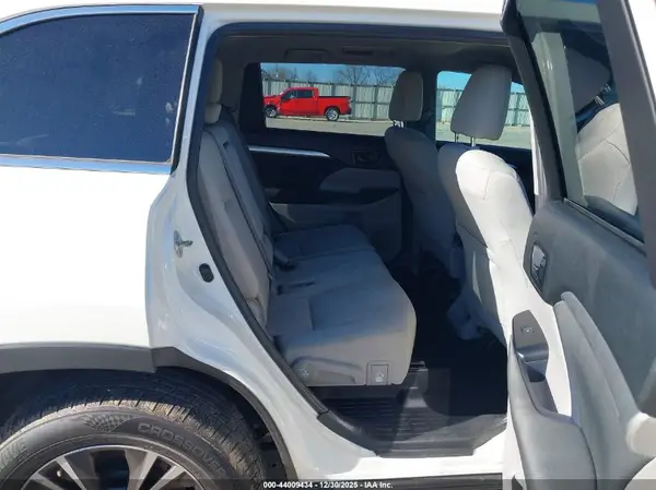 5TDZARFH5KS045408 2019 TOYOTA HIGHLANDER - Image 8