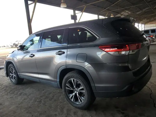 5TDZARFH5KS049555 2019 TOYOTA HIGHLANDER - Image 2