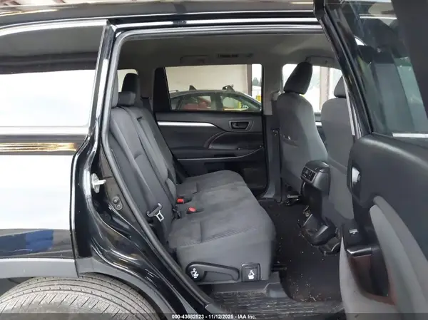 5TDZARFH5KS050737 2019 TOYOTA HIGHLANDER - Image 8