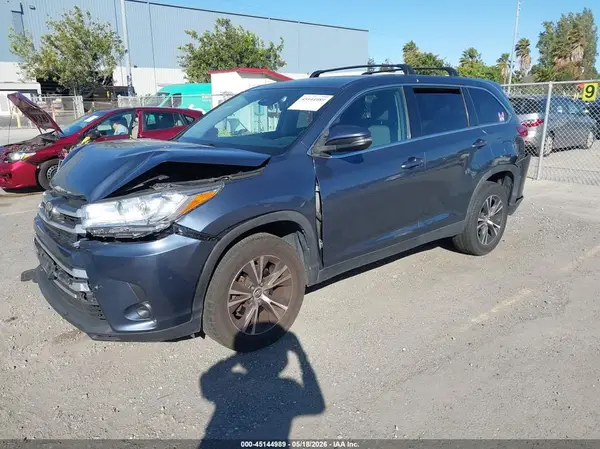 5TDZARFH5KS051094 2019 TOYOTA HIGHLANDER - Image 2