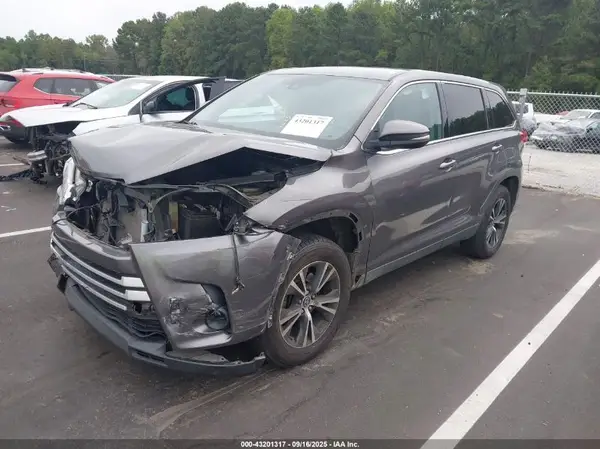 5TDZARFH5KS051516 2019 TOYOTA HIGHLANDER - Image 2