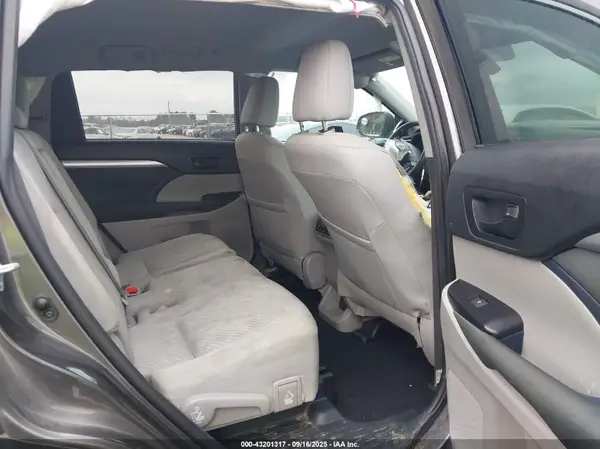 5TDZARFH5KS051516 2019 TOYOTA HIGHLANDER - Image 8