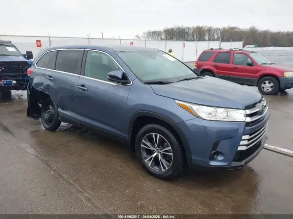 5TDZARFH5KS052679 2019 TOYOTA HIGHLANDER - Image 1