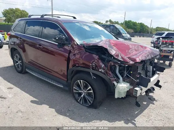 5TDZARFH5KS054593 2019 TOYOTA HIGHLANDER - Image 1