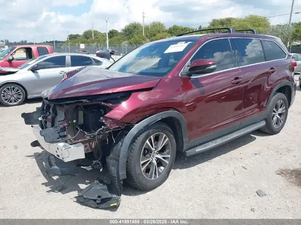 5TDZARFH5KS054593 2019 TOYOTA HIGHLANDER - Image 2