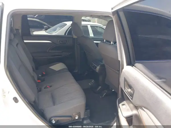 5TDZARFH5KS054805 2019 TOYOTA HIGHLANDER - Image 8