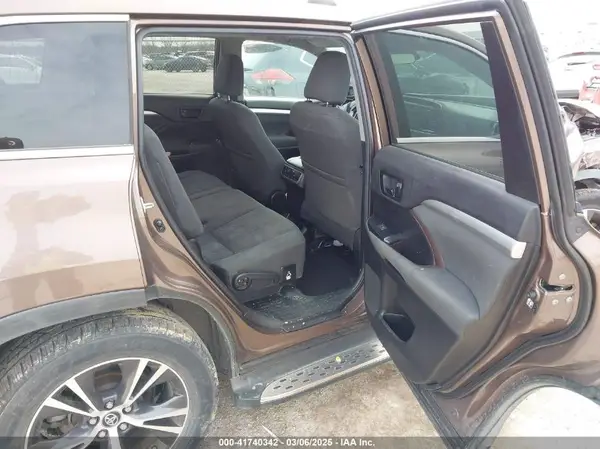 5TDZARFH5KS055078 2019 TOYOTA HIGHLANDER - Image 8