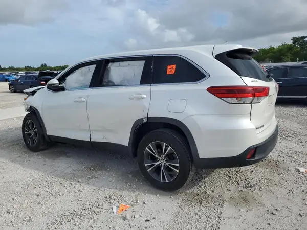 5TDZARFH5KS060118 2019 TOYOTA HIGHLANDER - Image 2