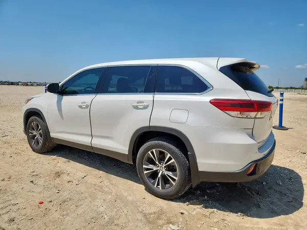 5TDZARFH5KS060216 2019 TOYOTA HIGHLANDER - Image 2
