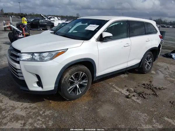 5TDZARFH5KS060314 2019 TOYOTA HIGHLANDER - Image 2