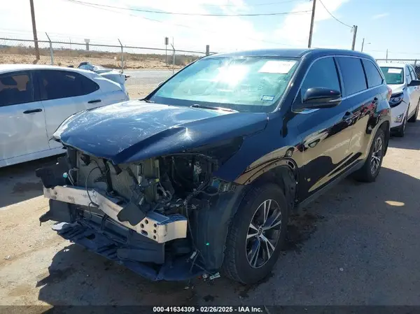 5TDZARFH5KS060331 2019 TOYOTA HIGHLANDER - Image 2