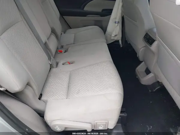 5TDZARFH5KS060605 2019 TOYOTA HIGHLANDER - Image 8