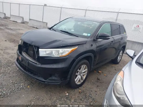 5TDZARFH6GS022162 2016 TOYOTA HIGHLANDER - Image 2