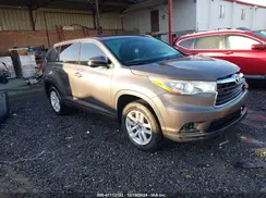 5TDZARFH6GS022937 2016 TOYOTA HIGHLANDER