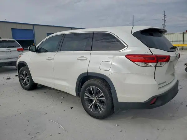 5TDZARFH6HS026360 2017 TOYOTA HIGHLANDER - Image 2