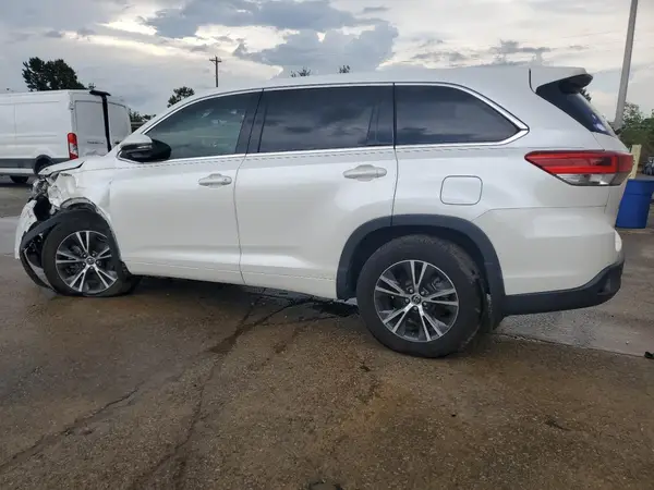 5TDZARFH6HS030974 2017 TOYOTA HIGHLANDER - Image 2
