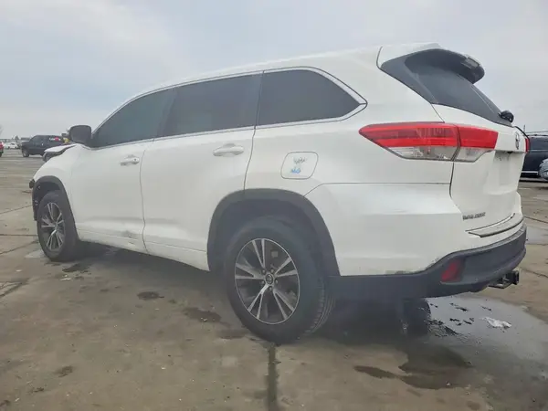 5TDZARFH6HS031123 2017 TOYOTA HIGHLANDER - Image 2