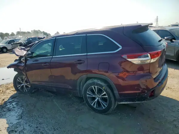 5TDZARFH6HS031137 2017 TOYOTA HIGHLANDER - Image 2