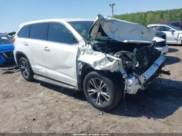 5TDZARFH6HS031526 2017 TOYOTA HIGHLANDER - Image 1