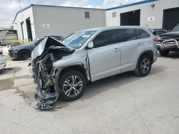 5TDZARFH6HS031820 2017 TOYOTA HIGHLANDER - Image 1