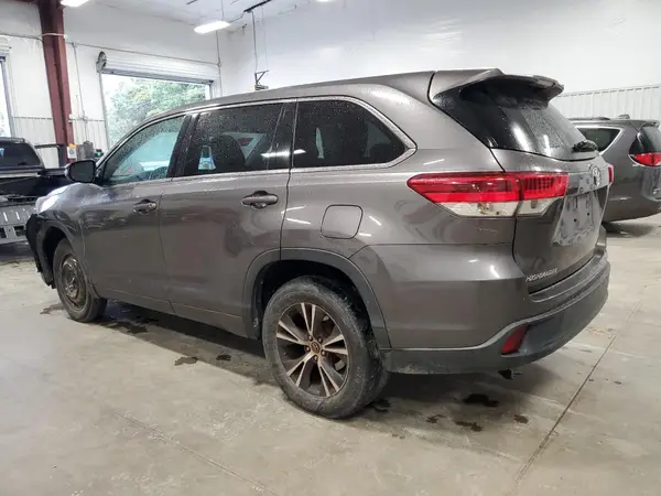 5TDZARFH6JS036618 2018 TOYOTA HIGHLANDER - Image 2