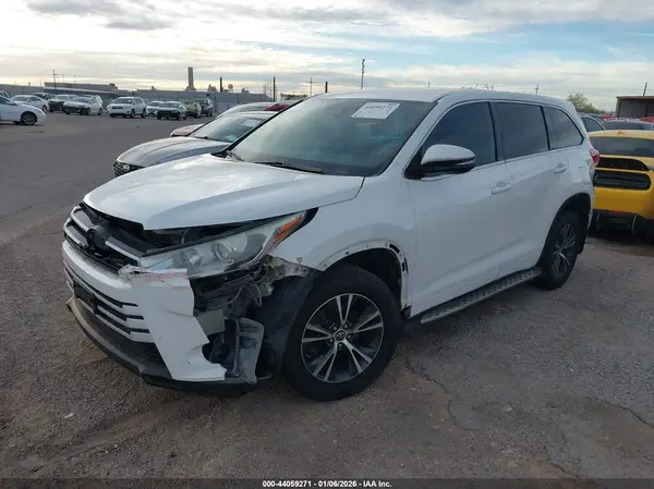 5TDZARFH6JS037199 2018 TOYOTA HIGHLANDER - Image 2