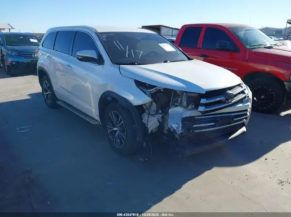5TDZARFH6JS039972 2018 TOYOTA HIGHLANDER - Image 1