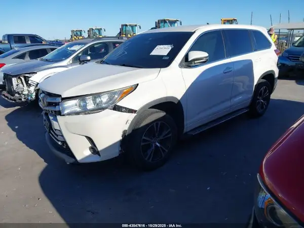 5TDZARFH6JS039972 2018 TOYOTA HIGHLANDER - Image 2