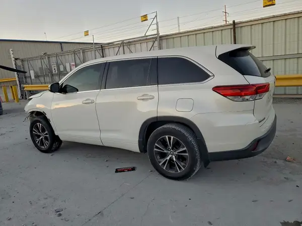 5TDZARFH6JS040300 2018 TOYOTA HIGHLANDER - Image 2