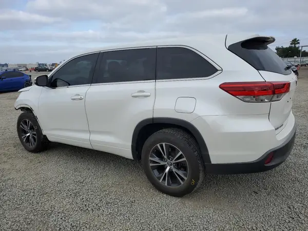 5TDZARFH6JS040524 2018 TOYOTA HIGHLANDER - Image 2