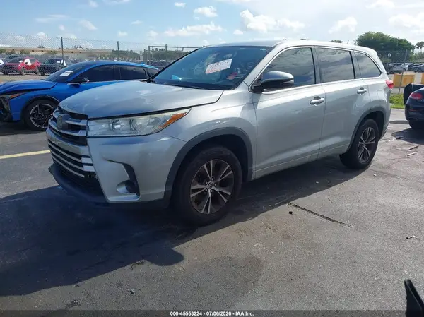 5TDZARFH6JS041687 2018 TOYOTA HIGHLANDER - Image 2