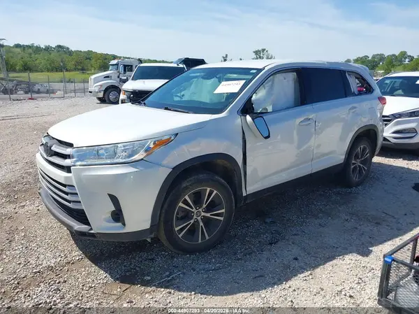 5TDZARFH6KS042386 2019 TOYOTA HIGHLANDER - Image 2