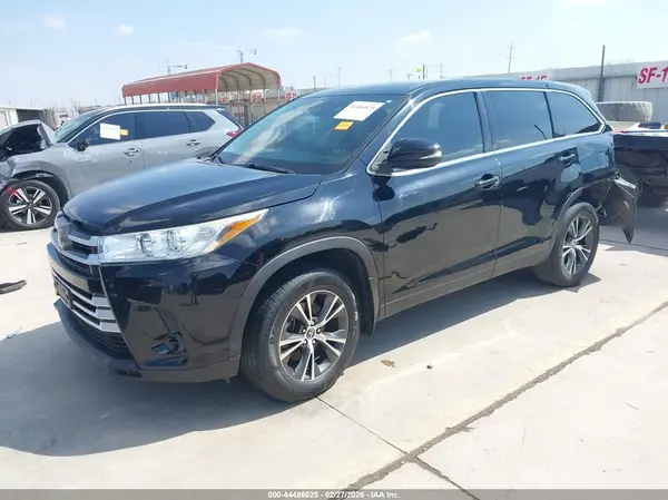5TDZARFH6KS043649 2019 TOYOTA HIGHLANDER - Image 2
