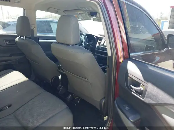 5TDZARFH6KS043814 2019 TOYOTA HIGHLANDER - Image 8