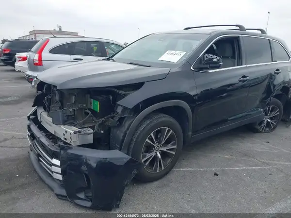 5TDZARFH6KS046423 2019 TOYOTA HIGHLANDER - Image 2