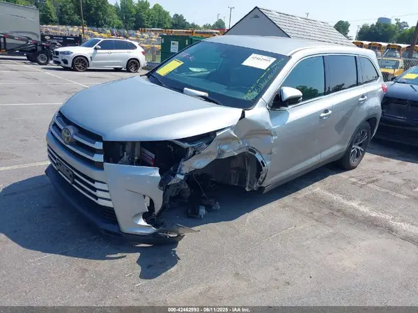 5TDZARFH6KS047099 2019 TOYOTA HIGHLANDER - Image 2