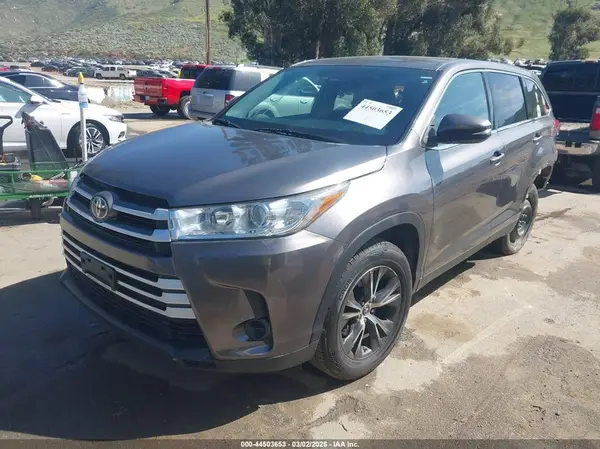 5TDZARFH6KS049662 2019 TOYOTA HIGHLANDER - Image 2