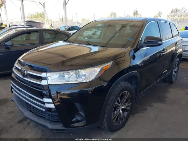 5TDZARFH6KS051914 2019 TOYOTA HIGHLANDER - Image 2